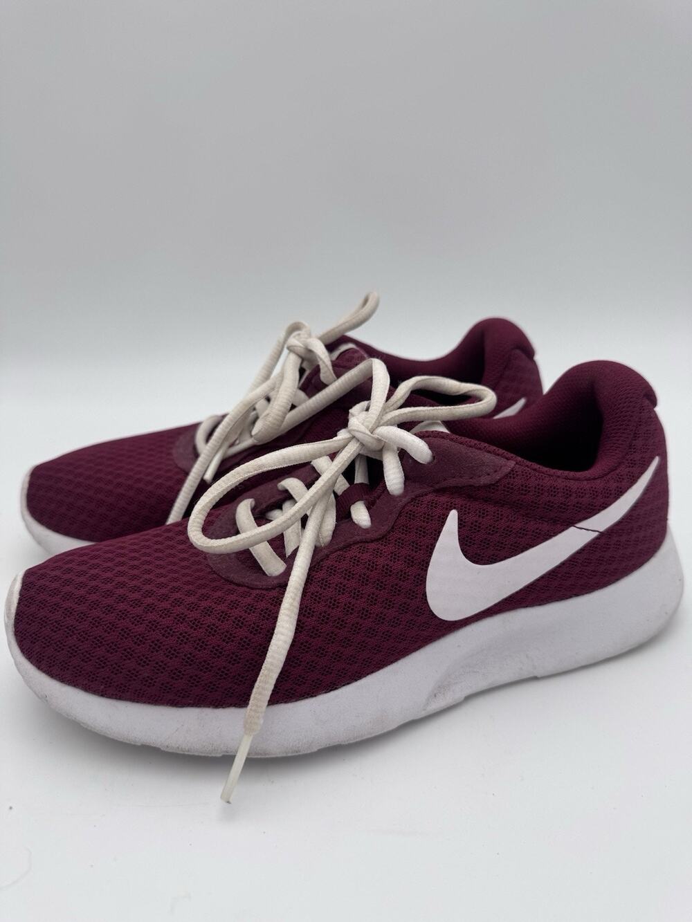 Nike Tanjun Women’s Size 6 Team Red White Running Sneakers 812655-604